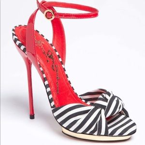 Really cute & fashionable “Alice + Olivia” sandals